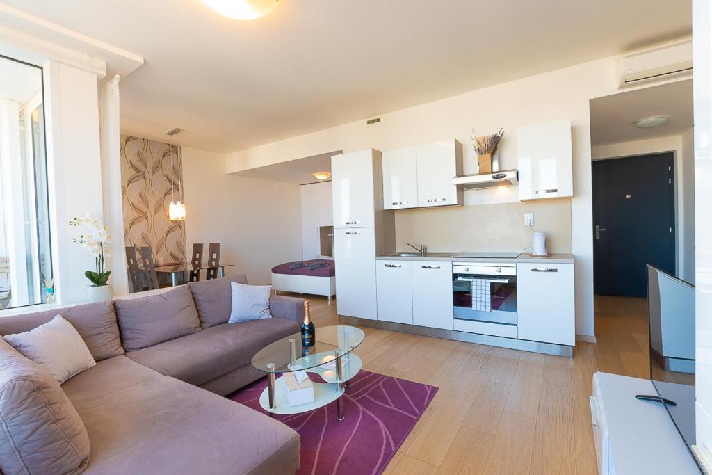 Appartamento Panoramaview/31Thfloor!/Luxury/Wifi/Parking Bratislava Esterno foto